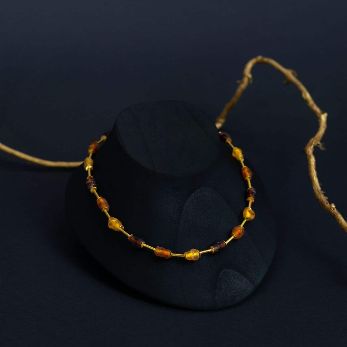 SAROCCA Glas Schmuck individuell nachhaltig Halskette orange gelb braun vergoldetes Silber