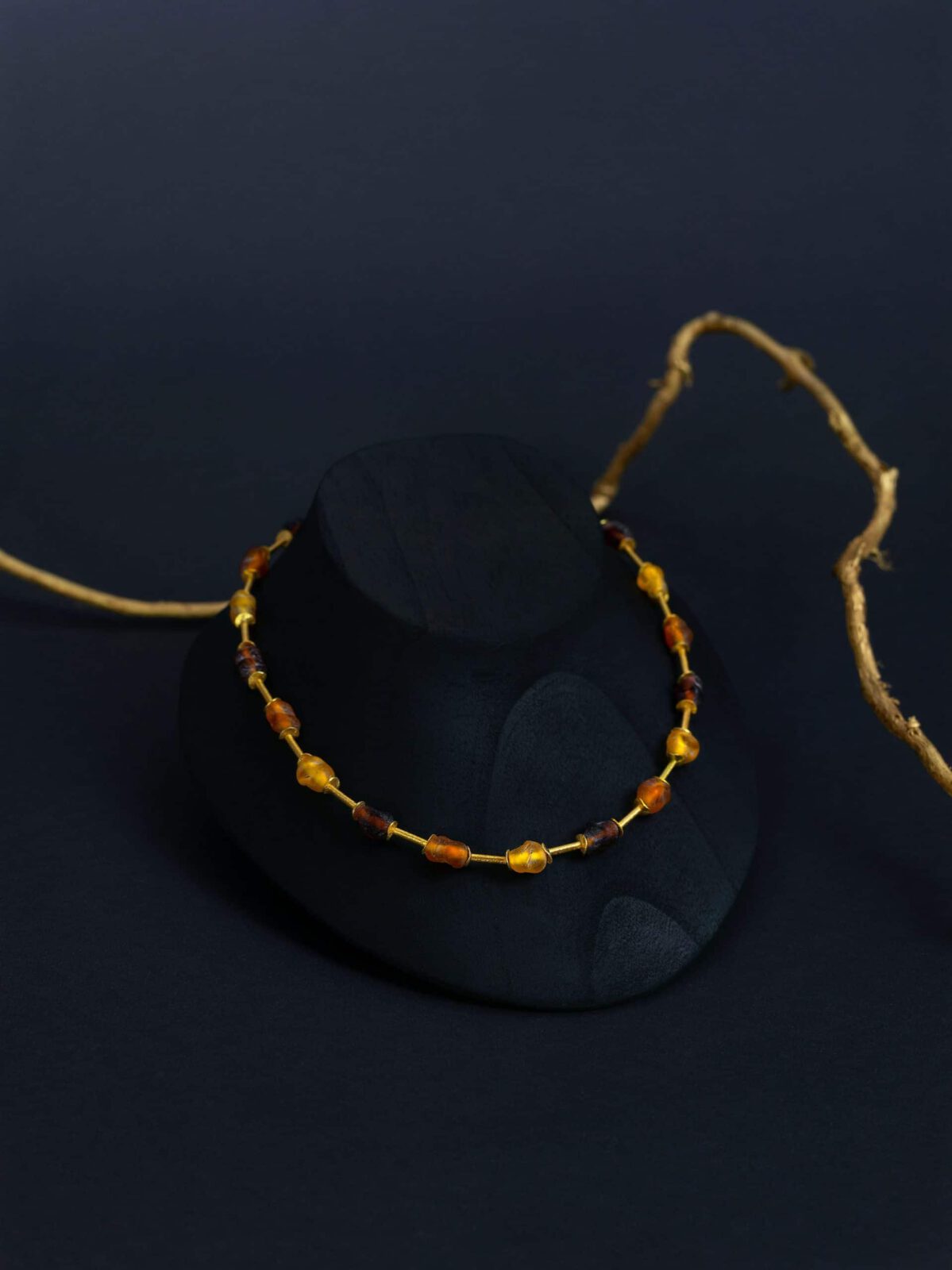 SAROCCA Glas Schmuck individuell nachhaltig Halskette orange gelb braun vergoldetes Silber