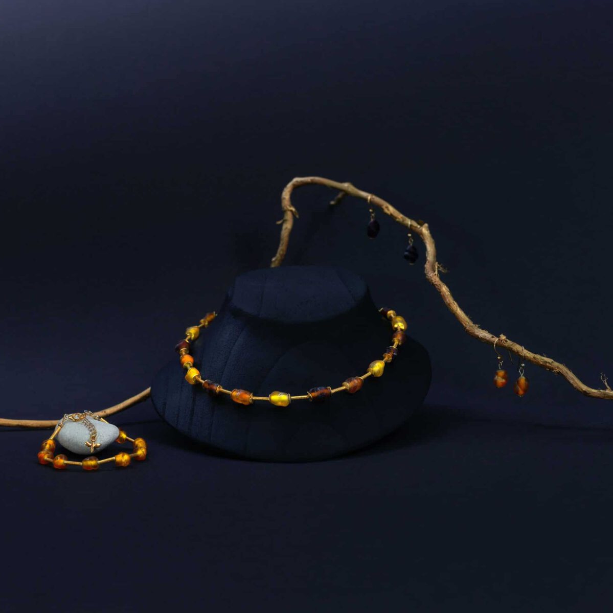 SAROCCA Glas Schmuck individuell nachhaltig Set Halskette Armband Ohrringe orange gelb braun vergoldetes Silber