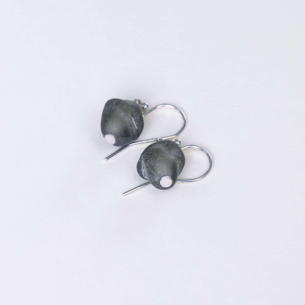 SAROCCA Glas Schmuck individuell nachhaltig Ohrringe grau Silber