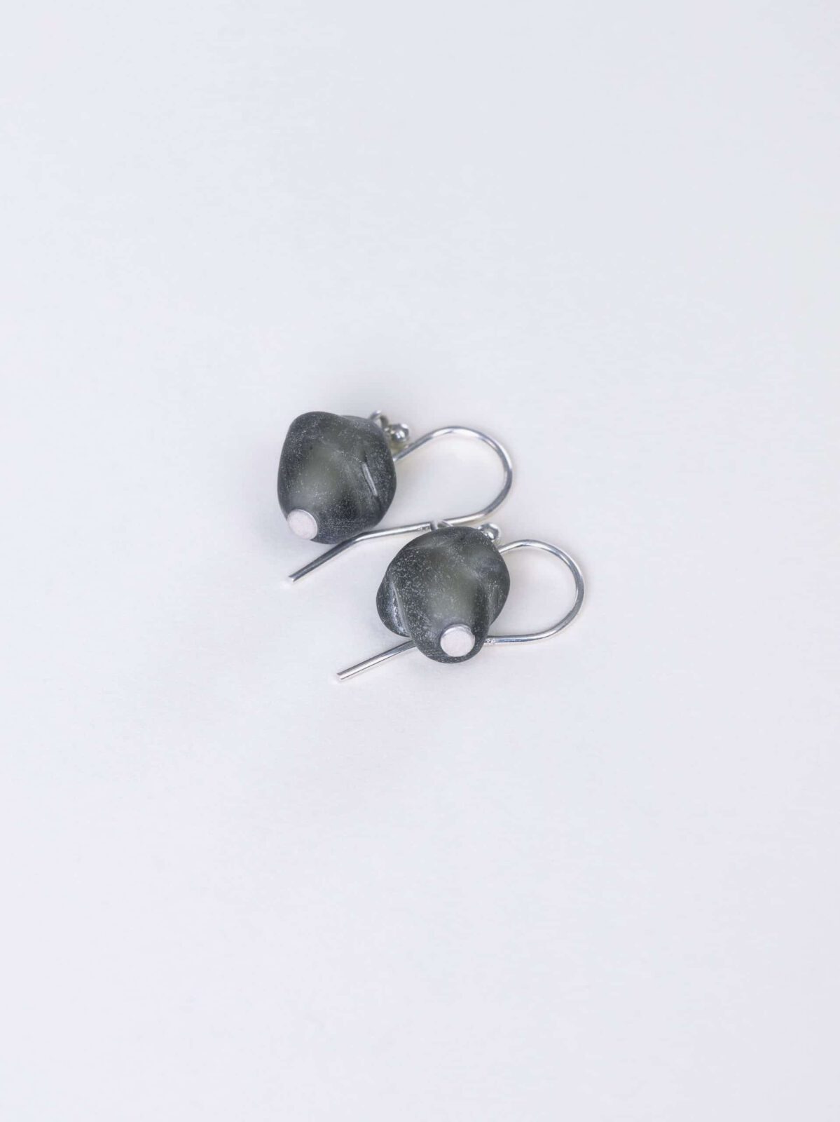 SAROCCA Glas Schmuck individuell nachhaltig Ohrringe grau Silber
