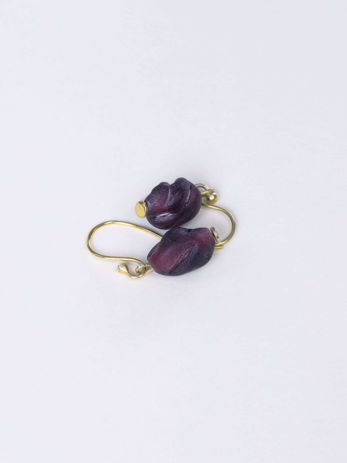 SAROCCA Glas Schmuck individuell nachhaltig Ohrringe lila vergoldetes Silber