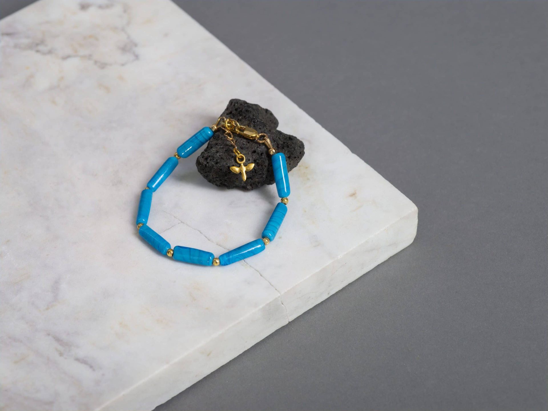 SAROCCA Glas Schmuck individuell nachhaltig Armband blau vergoldet