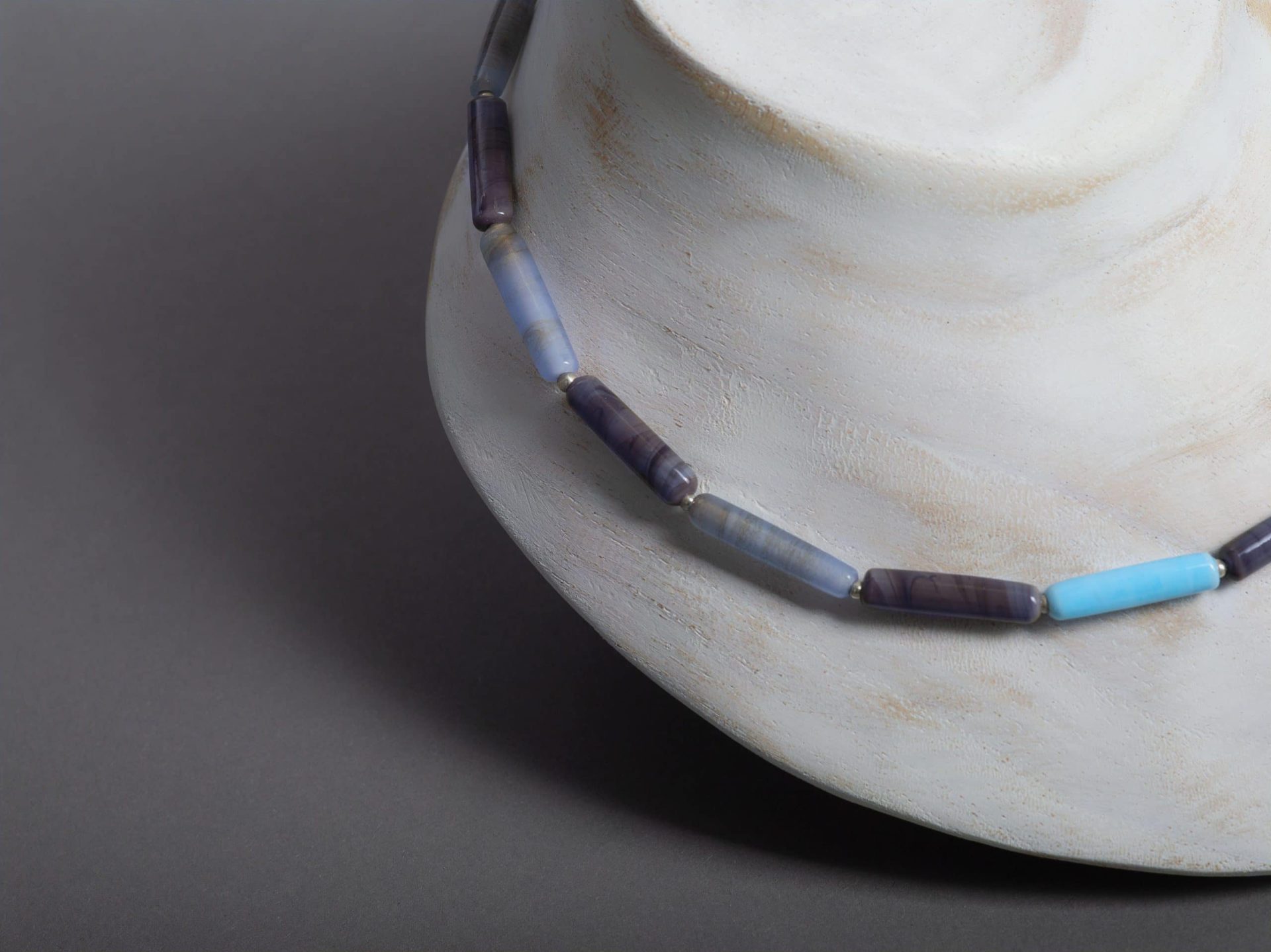 SAROCCA Glas Schmuck individuell nachhaltig Halskette blau grau Silber