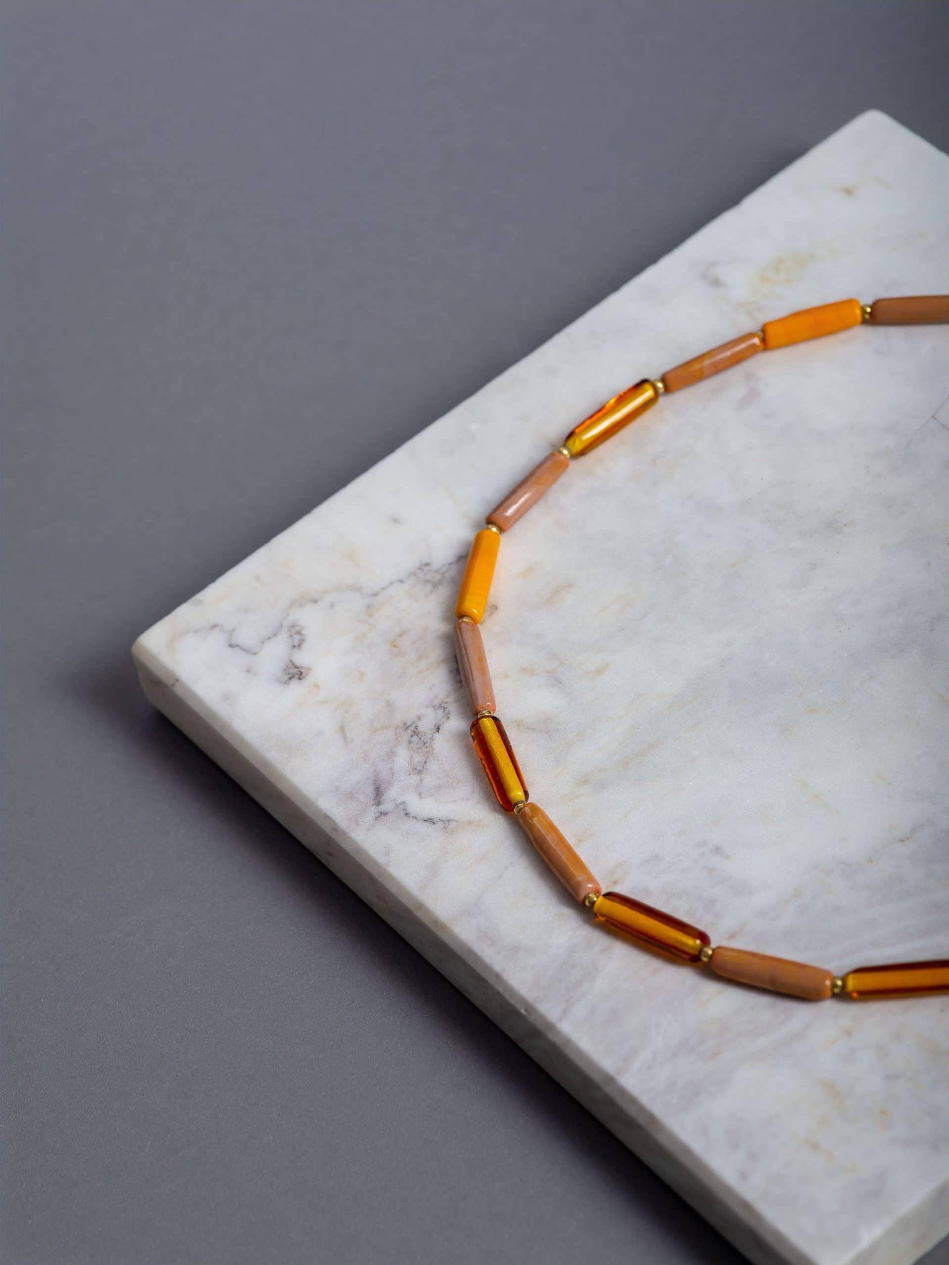 SAROCCA Glas Schmuck individuell nachhaltig Halskette orange braun vergoldetes Silber