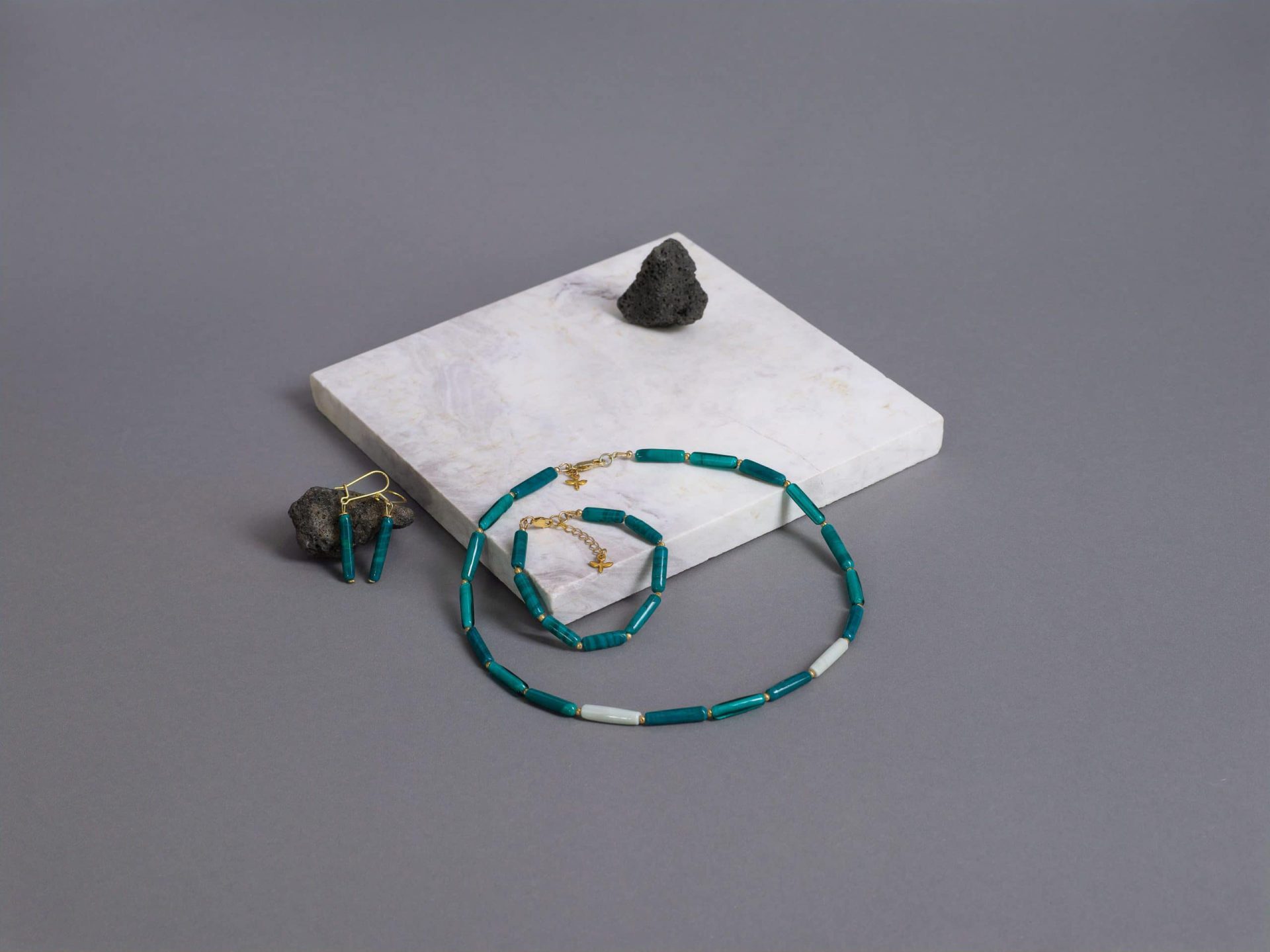 SAROCCA Glas Schmuck individuell nachhaltig Set Armband Ohrring Halskette grün vergoldetes Silber